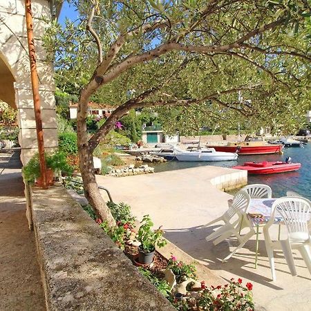 Apartmans And Rooms Dunjini Dvori Korčula Eksteriør billede
