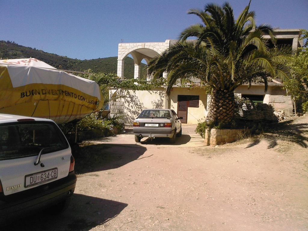 Apartmans And Rooms Dunjini Dvori Korčula Eksteriør billede