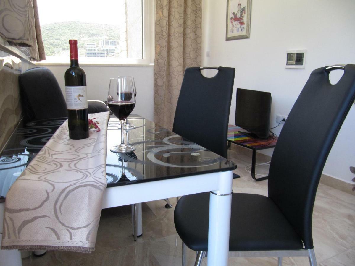 Apartmans And Rooms Dunjini Dvori Korčula Eksteriør billede