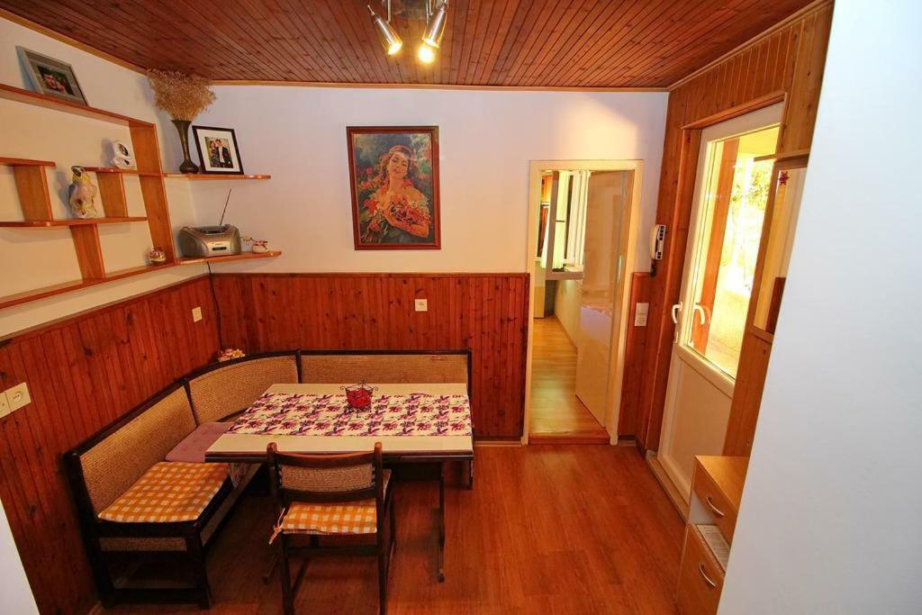 Apartmans And Rooms Dunjini Dvori Korčula Eksteriør billede