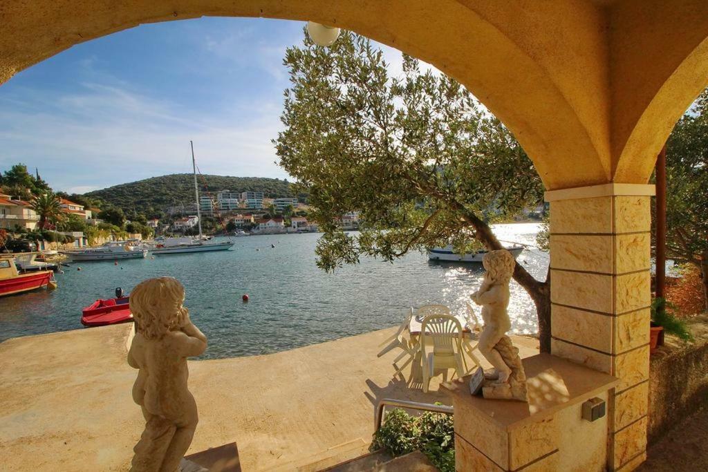 Apartmans And Rooms Dunjini Dvori Korčula Eksteriør billede